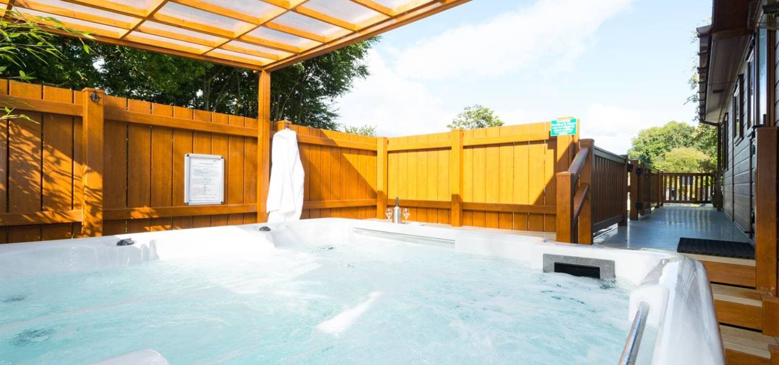 Lodges with Hot Tubs