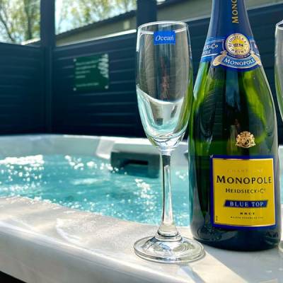 Lodges with Hot Tubs