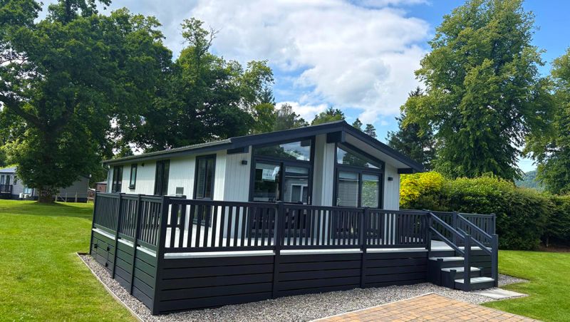 NEW The Oaks Lodge
