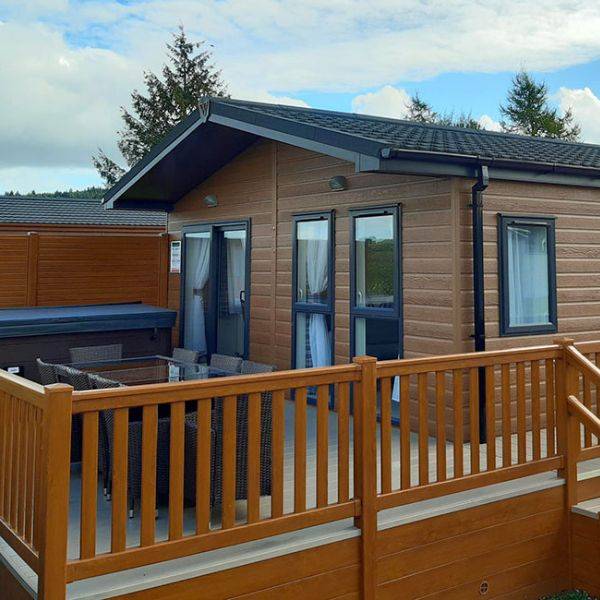Lodges with Hot Tubs