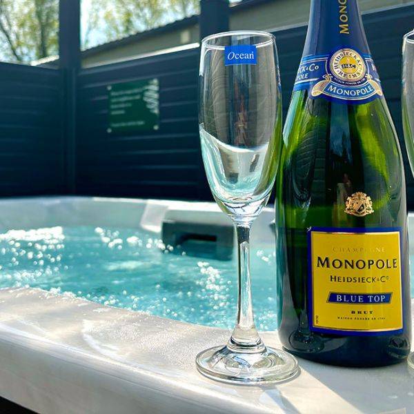 Lodges with Hot Tubs