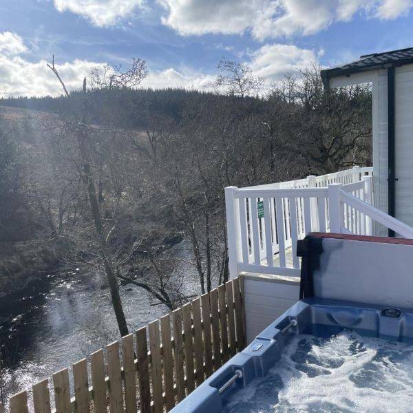 Caravans With Hot Tubs