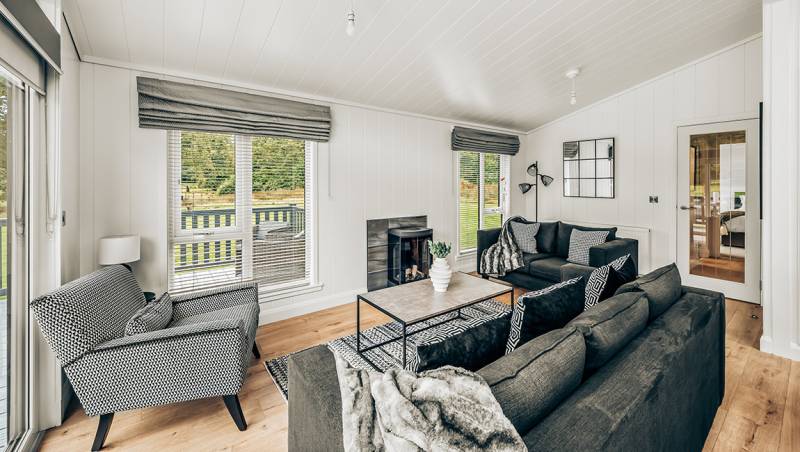 NEW The Oaks Lodge