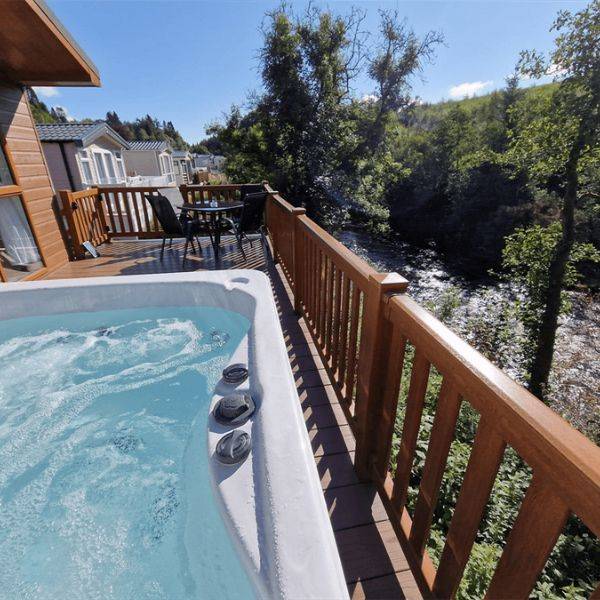 Lodges With Hot Tubs