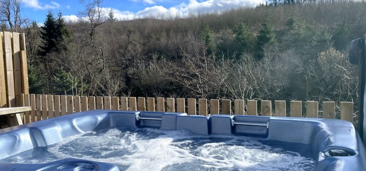 2 Bed Caravan with Hot Tub | Corriefodly Holiday Park