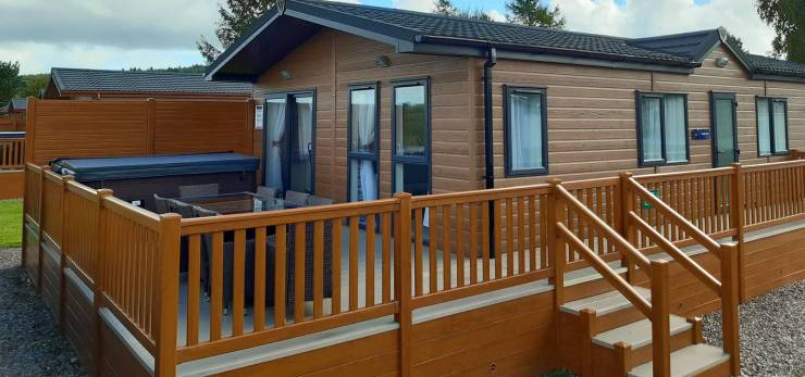 4 Bed Deluxe Lodge with Hot Tub (sleeps 8) | Deeside Holiday Park